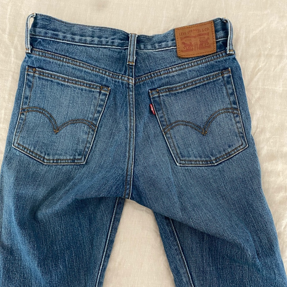 Size 26 wedgie fir Levi’s jeans